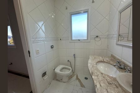 Casa de condomínio para alugar com 450m², 4 quartos e 4 vagasBanheiro da Suíte 3