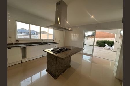 Casa de condomínio para alugar com 450m², 4 quartos e 4 vagasCozinha