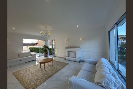 Casa de condomínio para alugar com 450m², 4 quartos e 4 vagasSala