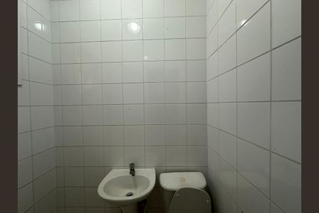 Casa de condomínio para alugar com 450m², 4 quartos e 4 vagasBanheiro de serviço