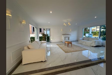 Casa de condomínio para alugar com 450m², 4 quartos e 4 vagasSala