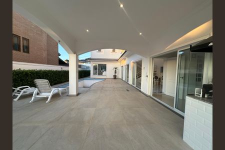 Casa de condomínio para alugar com 450m², 4 quartos e 4 vagasChurrasqueira