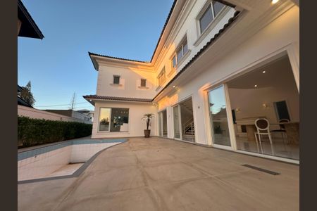 Casa de condomínio para alugar com 450m², 4 quartos e 4 vagasPiscina