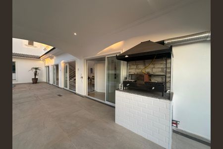 Casa de condomínio para alugar com 450m², 4 quartos e 4 vagasChurrasqueira
