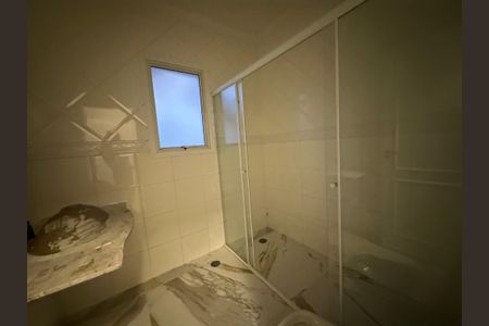 Casa de condomínio para alugar com 450m², 4 quartos e 4 vagasBanheiro da Suíte 4