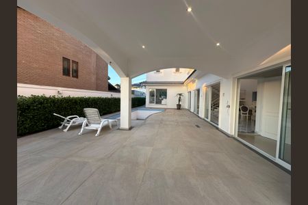 Casa de condomínio para alugar com 450m², 4 quartos e 4 vagasChurrasqueira