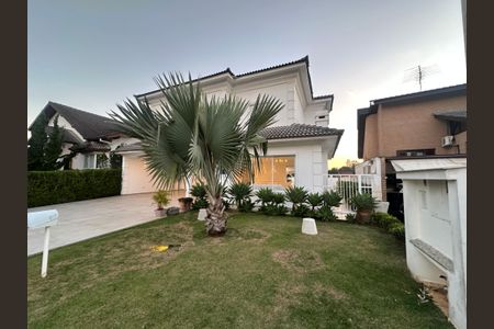 Casa de condomínio para alugar com 450m², 4 quartos e 4 vagasFachada