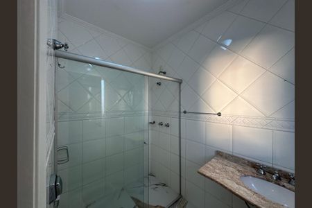 Casa de condomínio para alugar com 450m², 4 quartos e 4 vagasBanheiro da Suíte 2