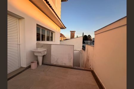 Casa de condomínio para alugar com 450m², 4 quartos e 4 vagasÁrea de Serviço