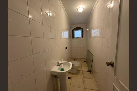 Casa de condomínio para alugar com 450m², 4 quartos e 4 vagasBanheiro Social