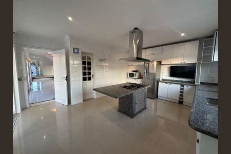 Casa de condomínio para alugar com 450m², 4 quartos e 4 vagasCozinha
