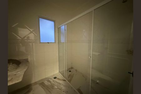 Casa de condomínio para alugar com 450m², 4 quartos e 4 vagasBanheiro da Suíte 4