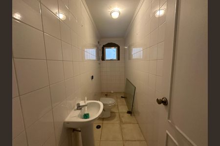 Casa de condomínio para alugar com 450m², 4 quartos e 4 vagasBanheiro Social