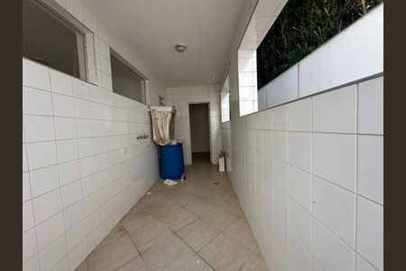Casa de condomínio para alugar com 450m², 4 quartos e 4 vagasÁrea de Serviço