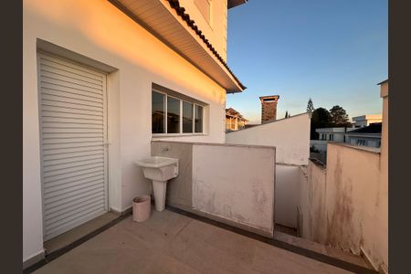 Casa de condomínio para alugar com 450m², 4 quartos e 4 vagasÁrea de Serviço