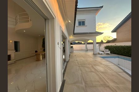Casa de condomínio para alugar com 450m², 4 quartos e 4 vagasPiscina