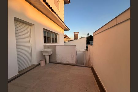 Casa de condomínio para alugar com 450m², 4 quartos e 4 vagasÁrea de Serviço