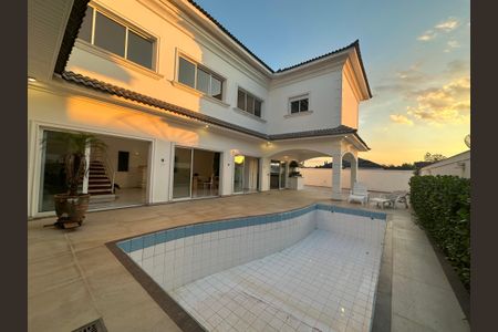 Casa de condomínio para alugar com 450m², 4 quartos e 4 vagasPiscina