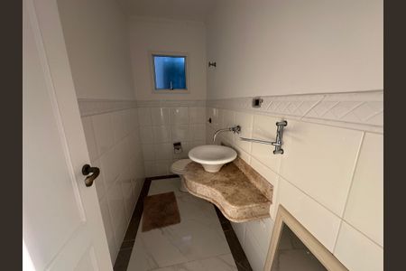 Casa de condomínio para alugar com 450m², 4 quartos e 4 vagasLavabo
