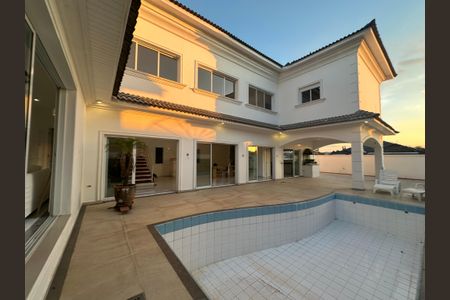 Casa de condomínio para alugar com 450m², 4 quartos e 4 vagasPiscina