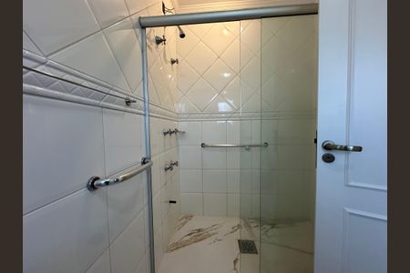 Casa de condomínio para alugar com 450m², 4 quartos e 4 vagasBanheiro da Suíte 3
