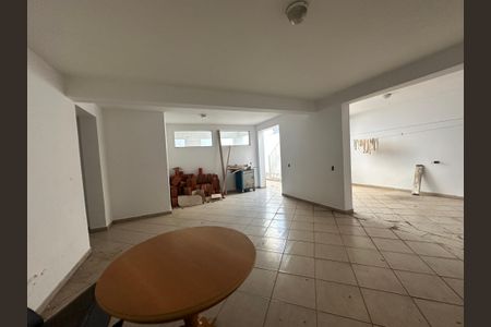 Casa de condomínio para alugar com 450m², 4 quartos e 4 vagasSalão de Festas