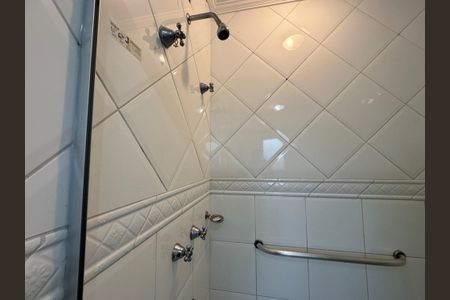 Casa de condomínio para alugar com 450m², 4 quartos e 4 vagasBanheiro da Suíte 3