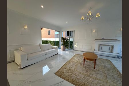 Sala de casa de condomínio para alugar com 4 quartos, 450m² em Morada das Flores (aldeia da Serra), Barueri