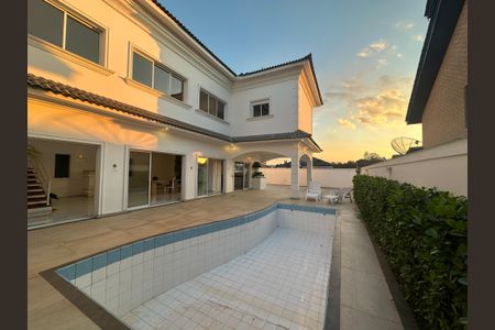 Casa de condomínio para alugar com 450m², 4 quartos e 4 vagasPiscina