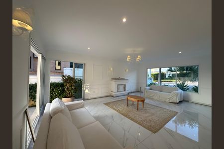 Casa de condomínio para alugar com 450m², 4 quartos e 4 vagasSala