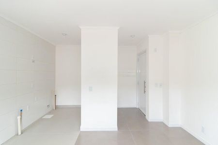 Cozinha de kitnet/studio para alugar com 1 quarto, 28m² em Campo Novo, Porto Alegre