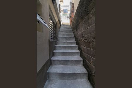 Casa para alugar com 84m², 1 quarto e sem vaga Casa para alugar com 84m², 1 quarto e sem vagaEscada