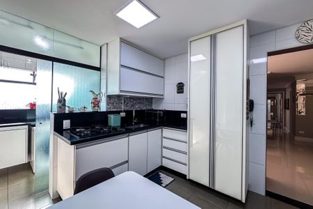 Apartamento à venda com 107m², 3 quartos e 2 vagasCozinha