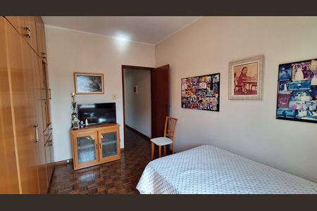 Casa à venda com 240m², 3 quartos e 4 vagas Casa à venda com 240m², 3 quartos e 4 vagasQuarto 2