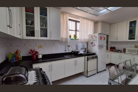 Casa à venda com 240m², 3 quartos e 4 vagas Casa à venda com 240m², 3 quartos e 4 vagasCozinha
