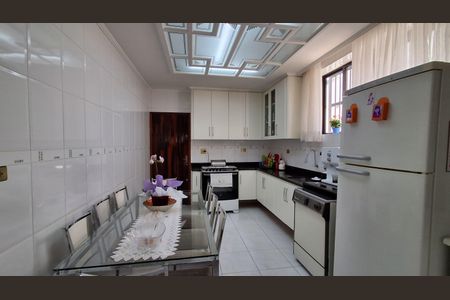 Casa à venda com 240m², 3 quartos e 4 vagas Casa à venda com 240m², 3 quartos e 4 vagasCozinha