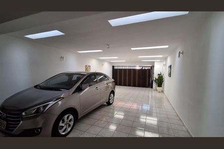 Casa à venda com 240m², 3 quartos e 4 vagas Casa à venda com 240m², 3 quartos e 4 vagasGaragem