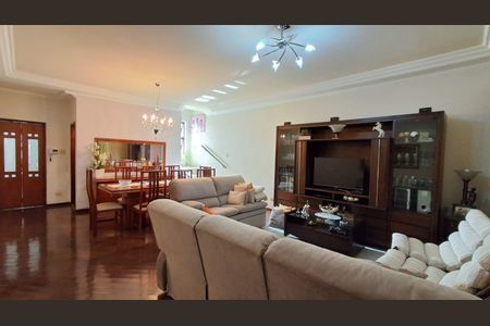 Casa à venda com 240m², 3 quartos e 4 vagas Casa à venda com 240m², 3 quartos e 4 vagasSala