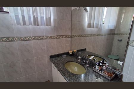 Casa à venda com 240m², 3 quartos e 4 vagas Casa à venda com 240m², 3 quartos e 4 vagasBanheiro Social