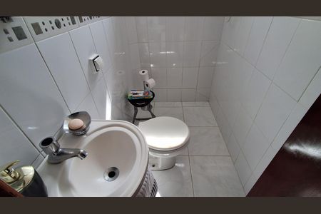 Casa à venda com 240m², 3 quartos e 4 vagas Casa à venda com 240m², 3 quartos e 4 vagasBanheiro Social 2