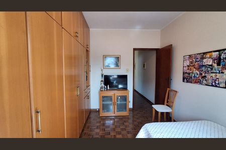 Casa à venda com 240m², 3 quartos e 4 vagas Casa à venda com 240m², 3 quartos e 4 vagasQuarto 2