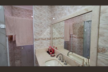 Casa à venda com 240m², 3 quartos e 4 vagas Casa à venda com 240m², 3 quartos e 4 vagasBanheiro Suíte