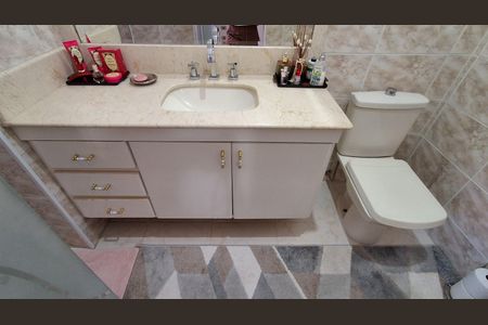 Casa à venda com 240m², 3 quartos e 4 vagas Casa à venda com 240m², 3 quartos e 4 vagasBanheiro Suíte