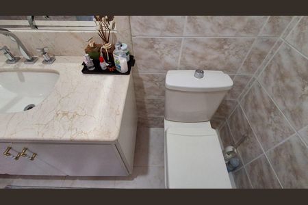 Casa à venda com 240m², 3 quartos e 4 vagas Casa à venda com 240m², 3 quartos e 4 vagasBanheiro Suíte