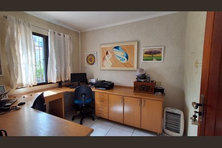 Casa à venda com 240m², 3 quartos e 4 vagas Casa à venda com 240m², 3 quartos e 4 vagasEscritório
