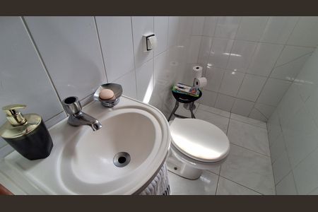 Casa à venda com 240m², 3 quartos e 4 vagas Casa à venda com 240m², 3 quartos e 4 vagasBanheiro Social 2