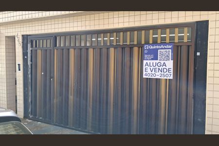 Casa à venda com 240m², 3 quartos e 4 vagas Casa à venda com 240m², 3 quartos e 4 vagasFachada