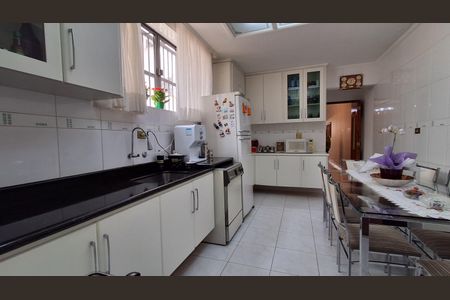 Casa à venda com 240m², 3 quartos e 4 vagas Casa à venda com 240m², 3 quartos e 4 vagasCozinha