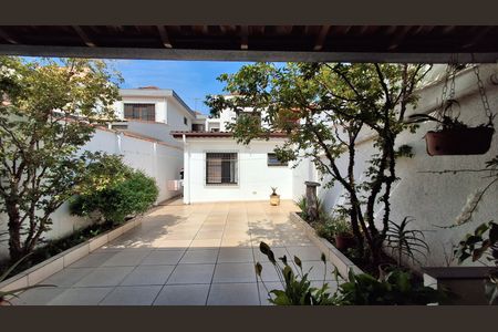 Casa à venda com 240m², 3 quartos e 4 vagas Casa à venda com 240m², 3 quartos e 4 vagasQuintal