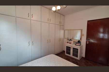 Casa à venda com 240m², 3 quartos e 4 vagas Casa à venda com 240m², 3 quartos e 4 vagasQuarto 1